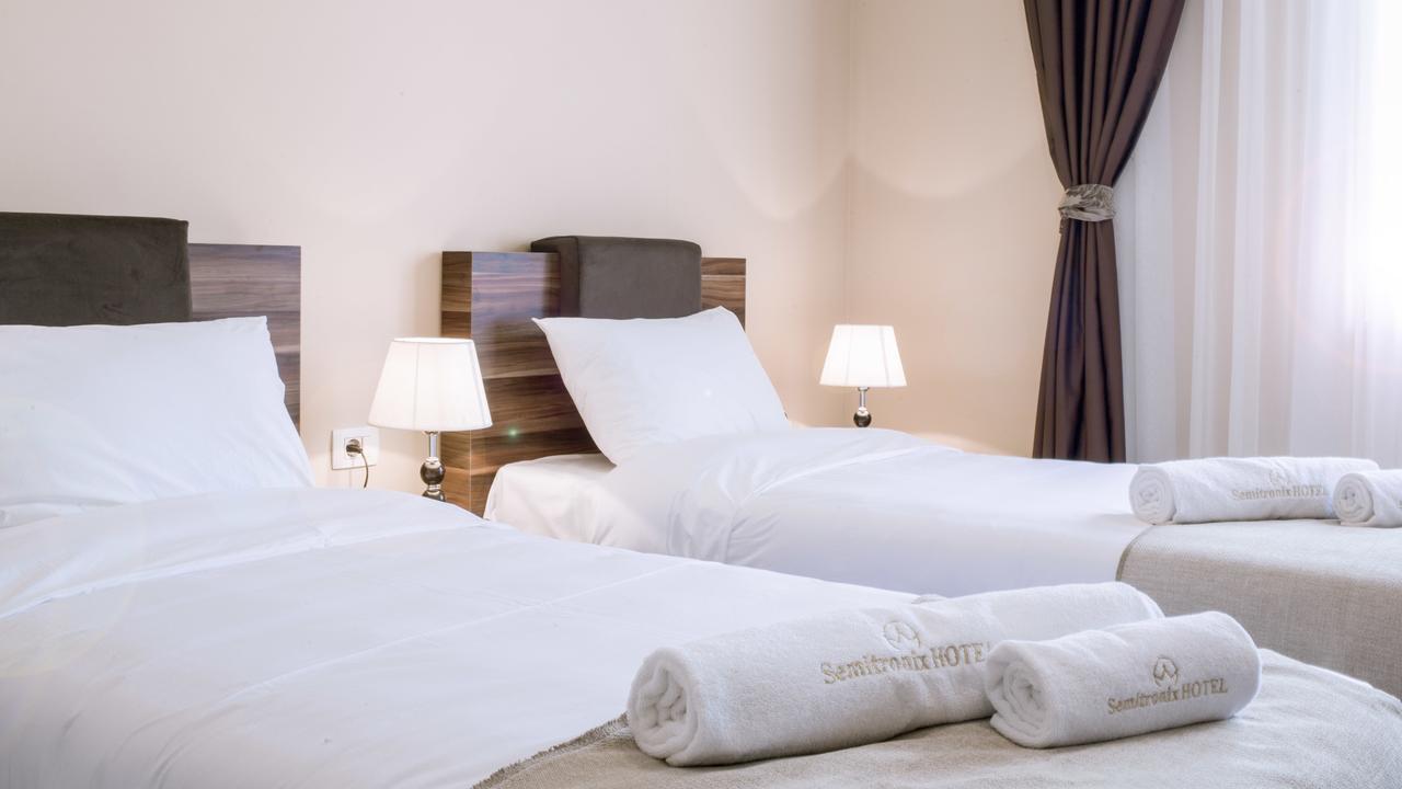 Semitronix Hotel Prishtina Pristina Kültér fotó