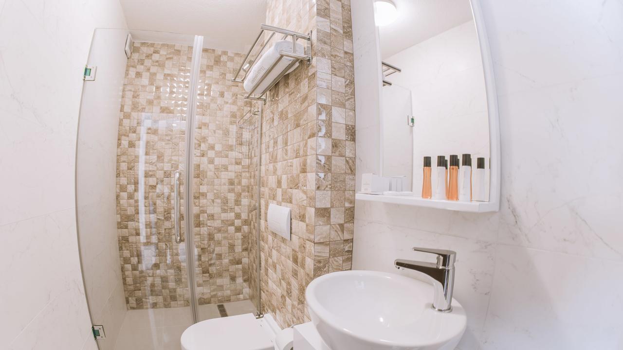 Semitronix Hotel Prishtina Pristina Kültér fotó