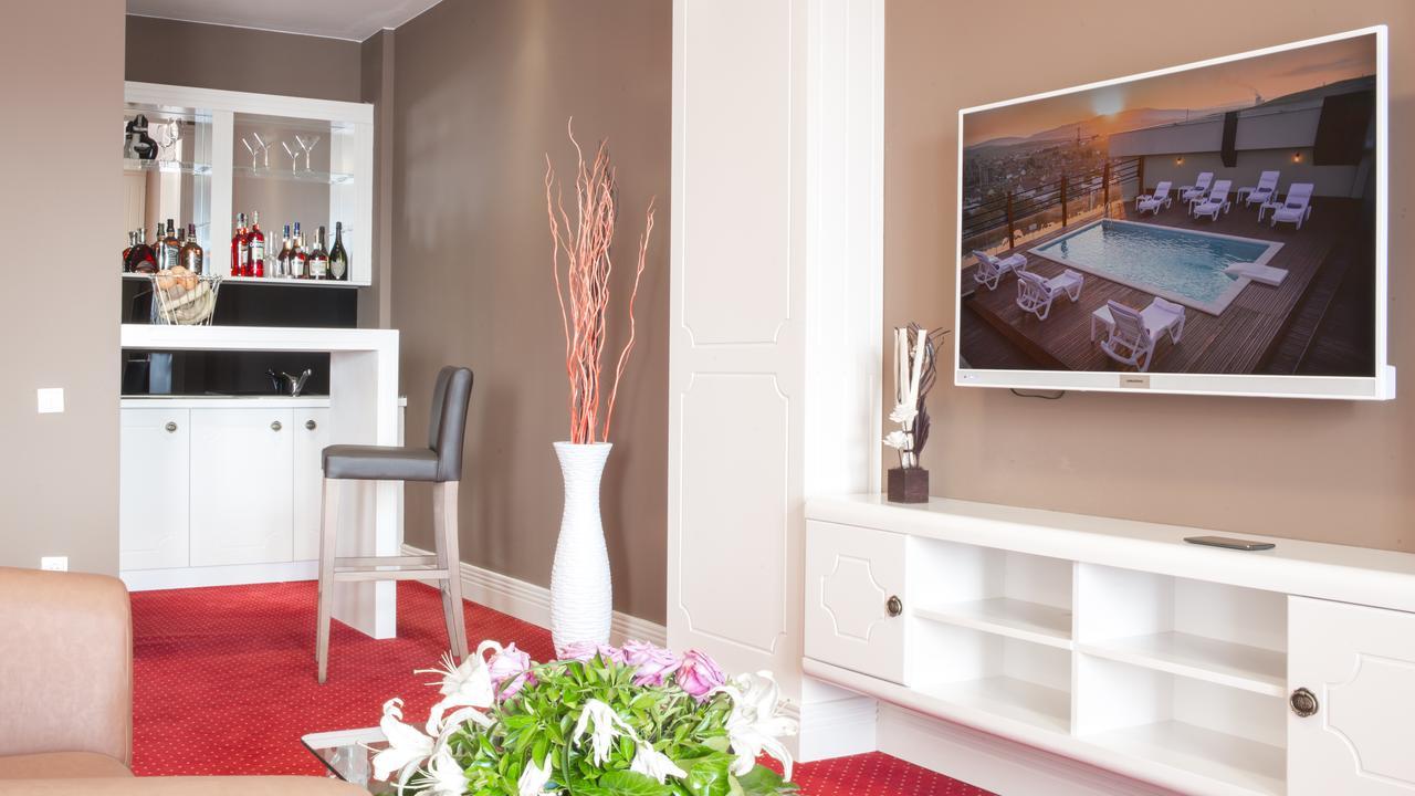 Semitronix Hotel Prishtina Pristina Kültér fotó