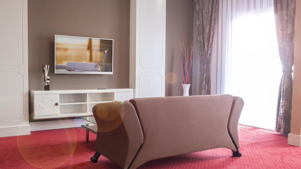 Semitronix Hotel Prishtina Pristina Kültér fotó