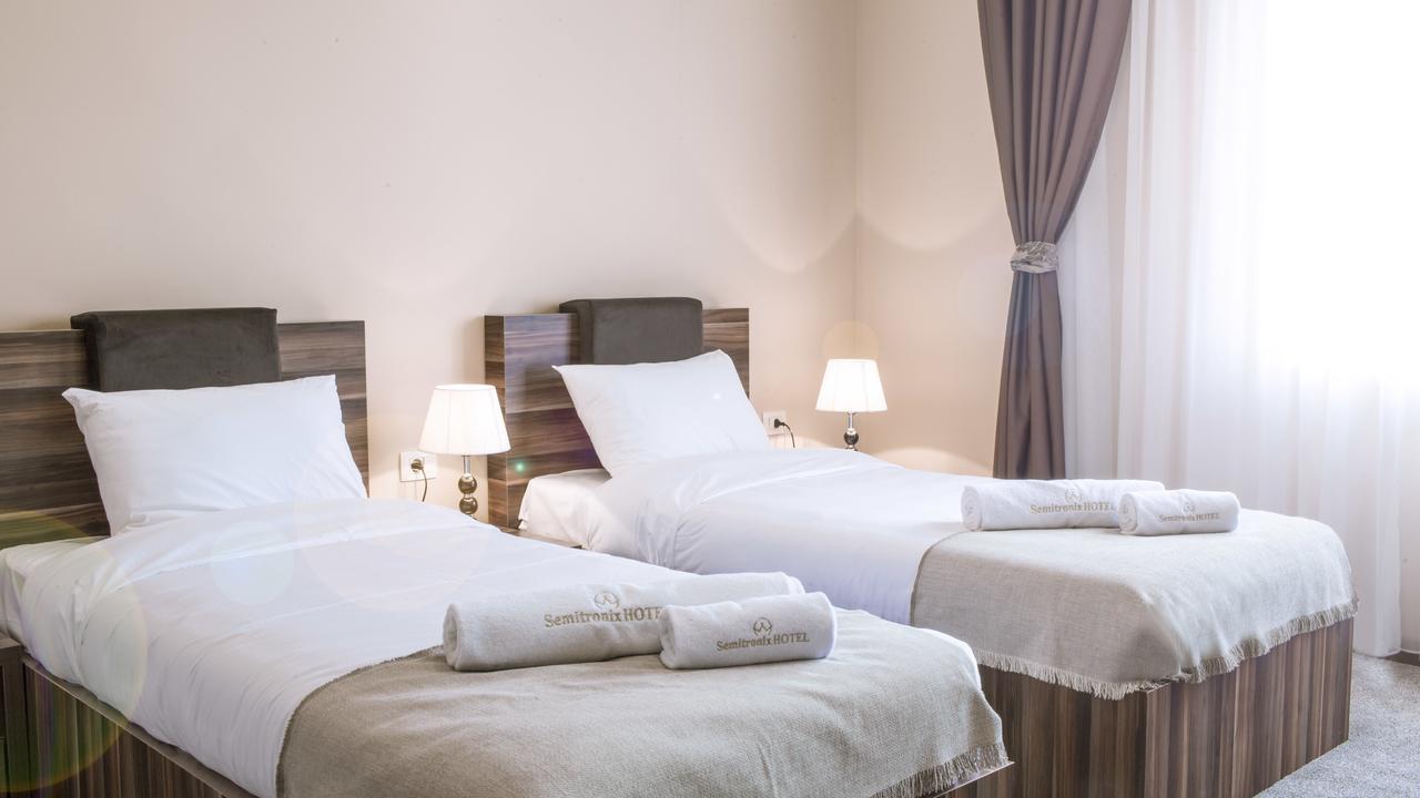 Semitronix Hotel Prishtina Pristina Kültér fotó