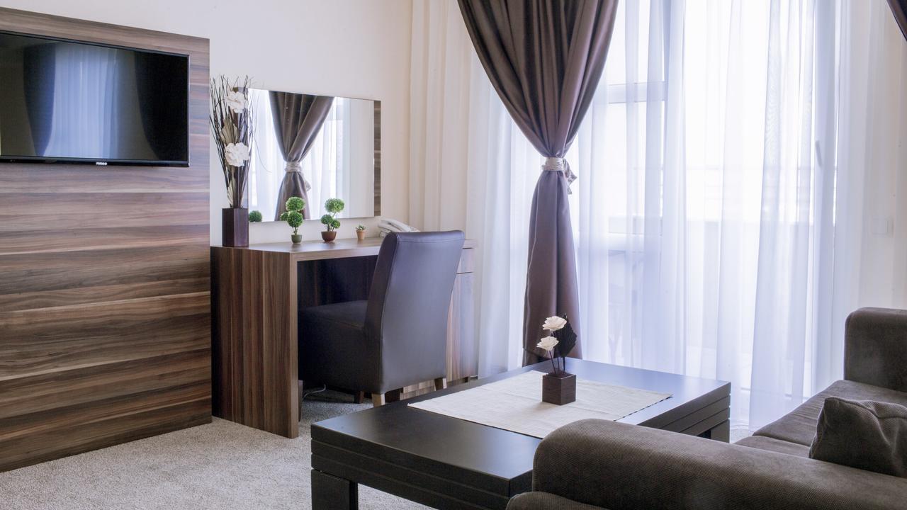 Semitronix Hotel Prishtina Pristina Kültér fotó