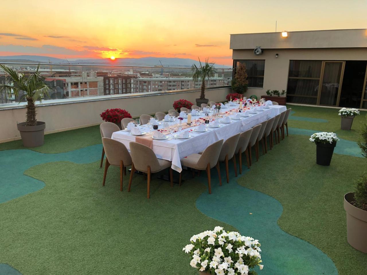 Semitronix Hotel Prishtina Pristina Kültér fotó